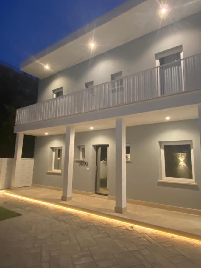 Grey House Guest House Luxury Latina Luaran gambar