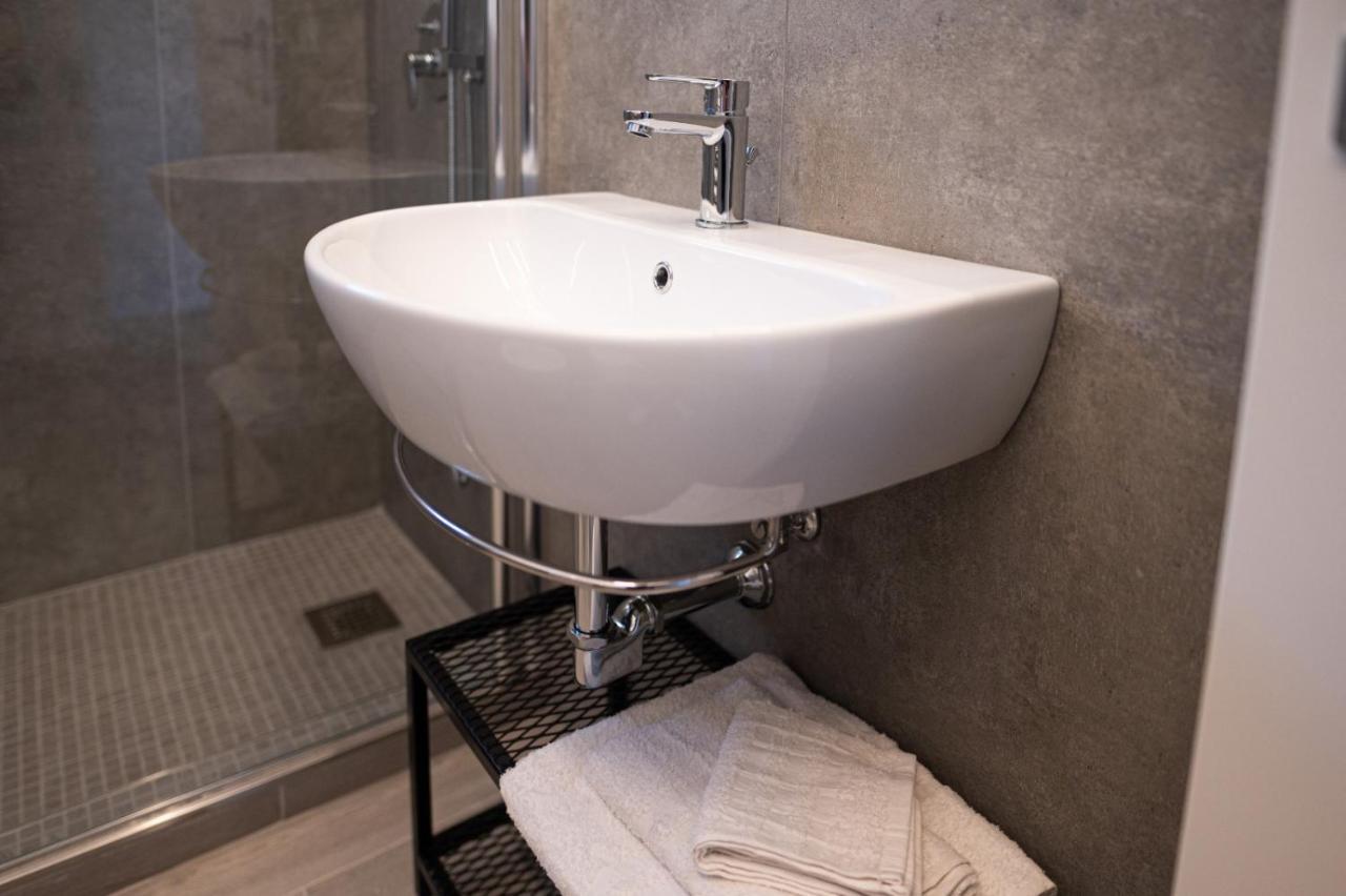 Grey House Guest House Luxury Latina Luaran gambar