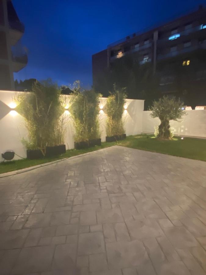 Grey House Guest House Luxury Latina Luaran gambar
