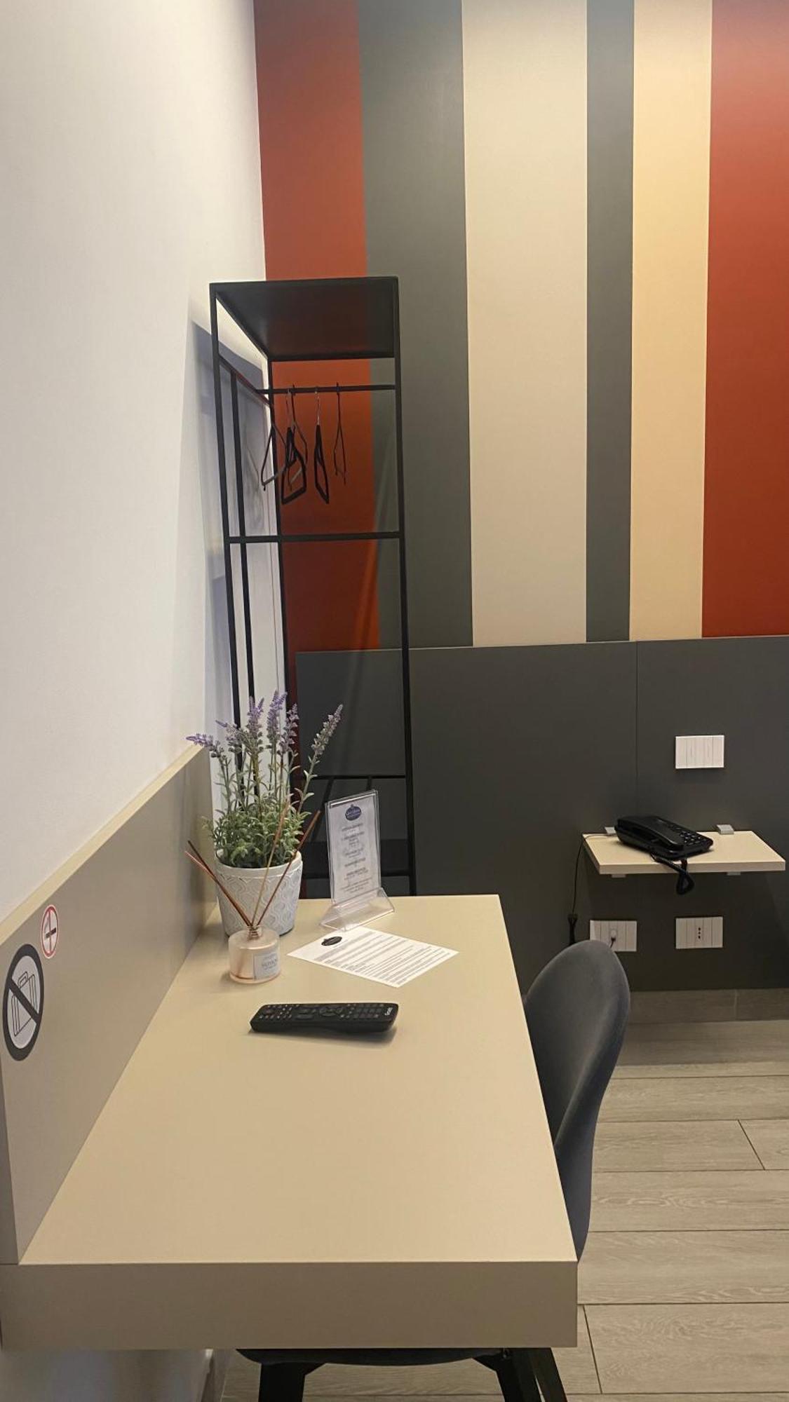 Grey House Guest House Luxury Latina Luaran gambar